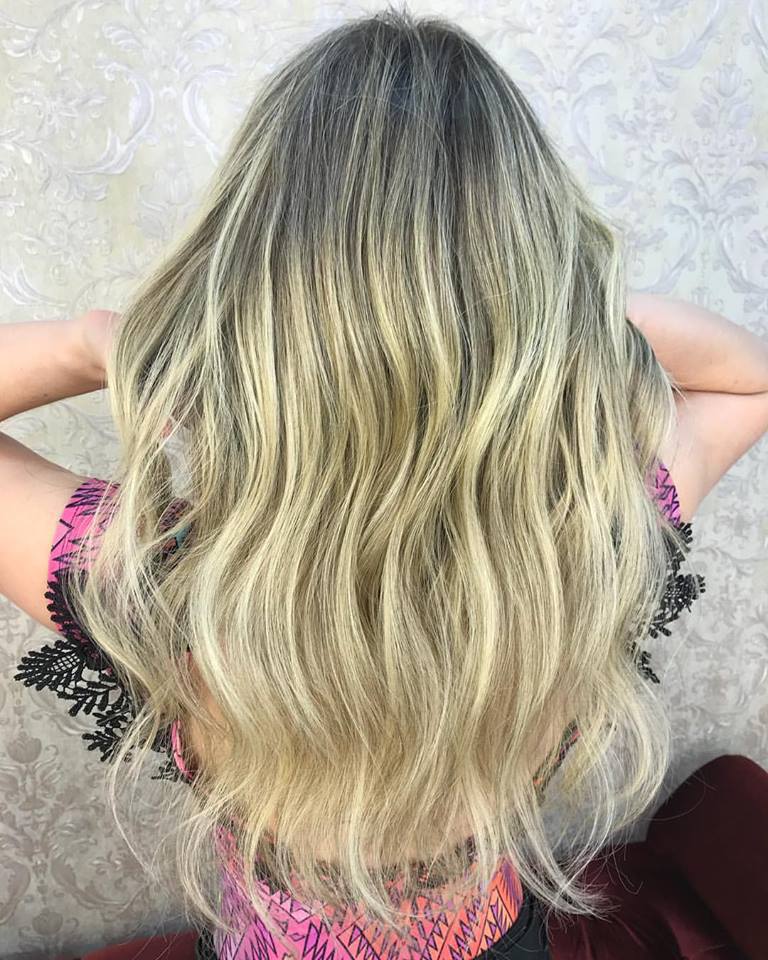LOIRO COM RAIZ ESFUMADA: Tendência perfeita para quem não quer se preocupar com retoque. cabelo 