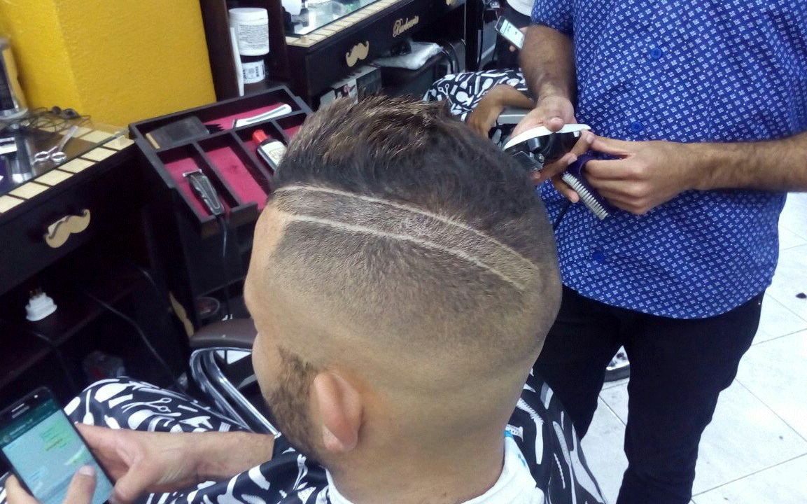 corte navalhado outros barbeiro(a)