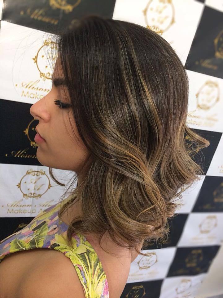 Corte long bob , e moreno iluminado .  cabelo cabeleireiro(a) maquiador(a)
