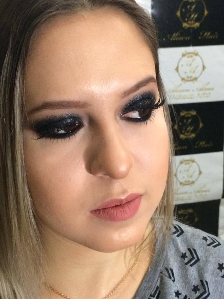 Olhos marcantes .  maquiagem cabeleireiro(a) maquiador(a)