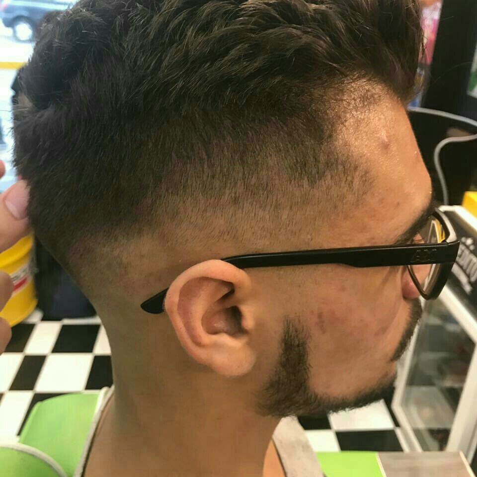 Corte e barba cabelo cabeleireiro(a) barbeiro(a) maquiador(a)