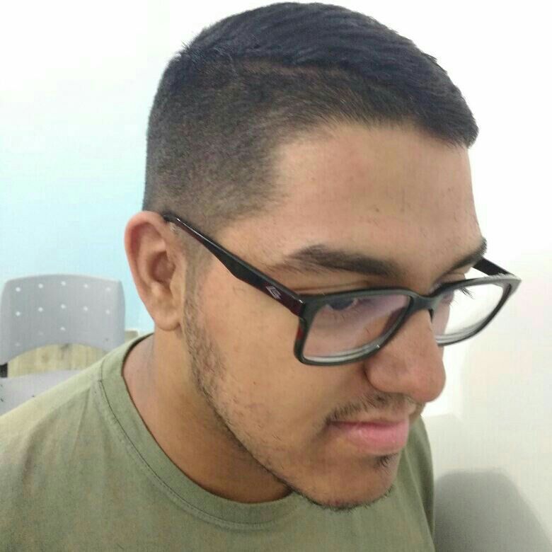 Corte e barba cabeleireiro(a) barbeiro(a) maquiador(a)