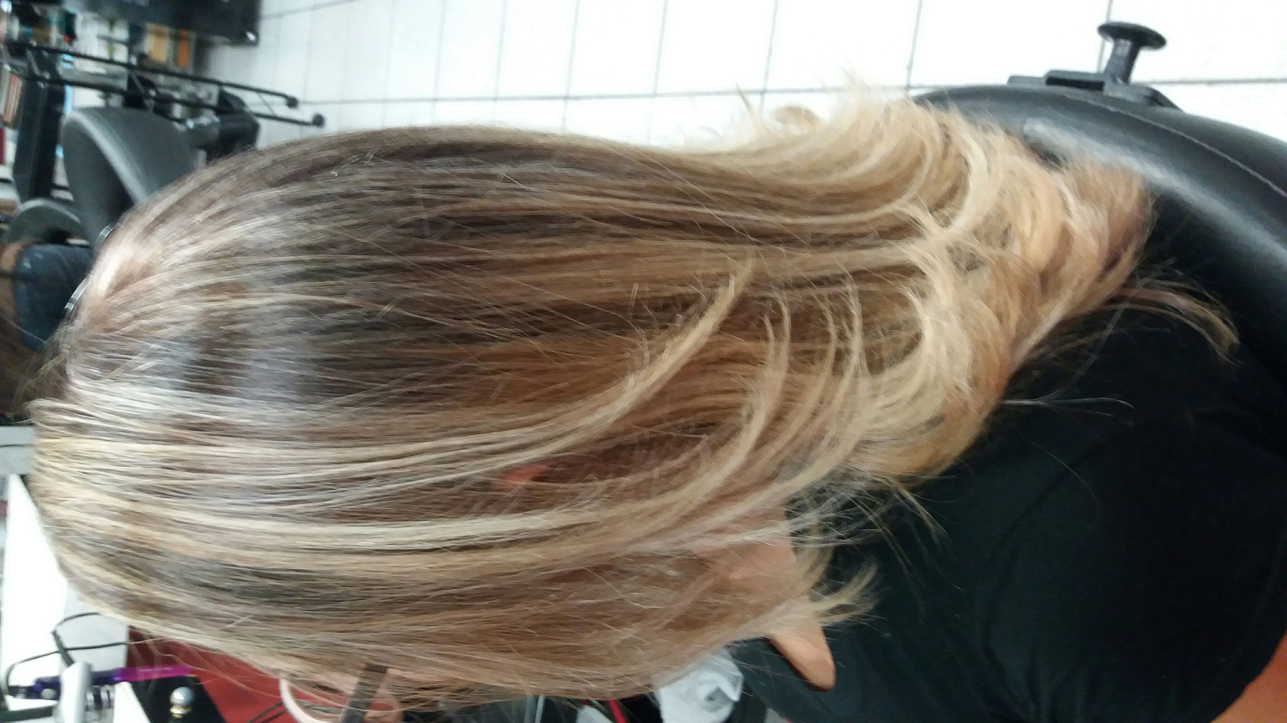 Luzes cabelo estudante (cabeleireiro)
