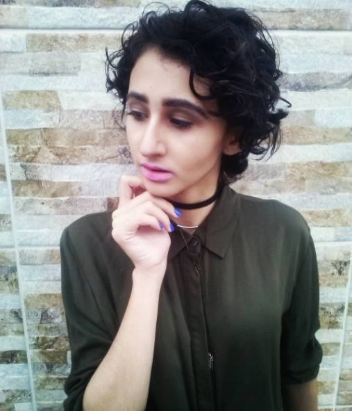 Modelo: Gabriela Carli
Cabelo: 'joaozinho'
Cor: castanho escuro cacheado cabelo 