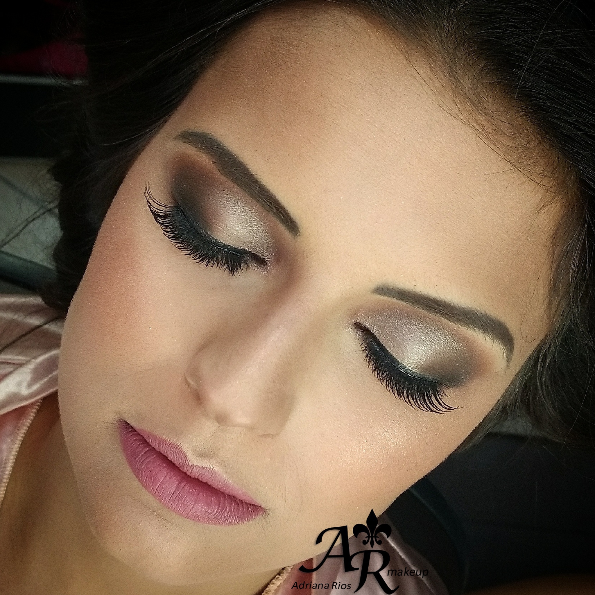  #loucaspormaquiagem #universodamaquiagem #maquiagembrasil #maquiagem #noiva #maquiadoranoabc maquiagem maquiador(a) designer de sobrancelhas