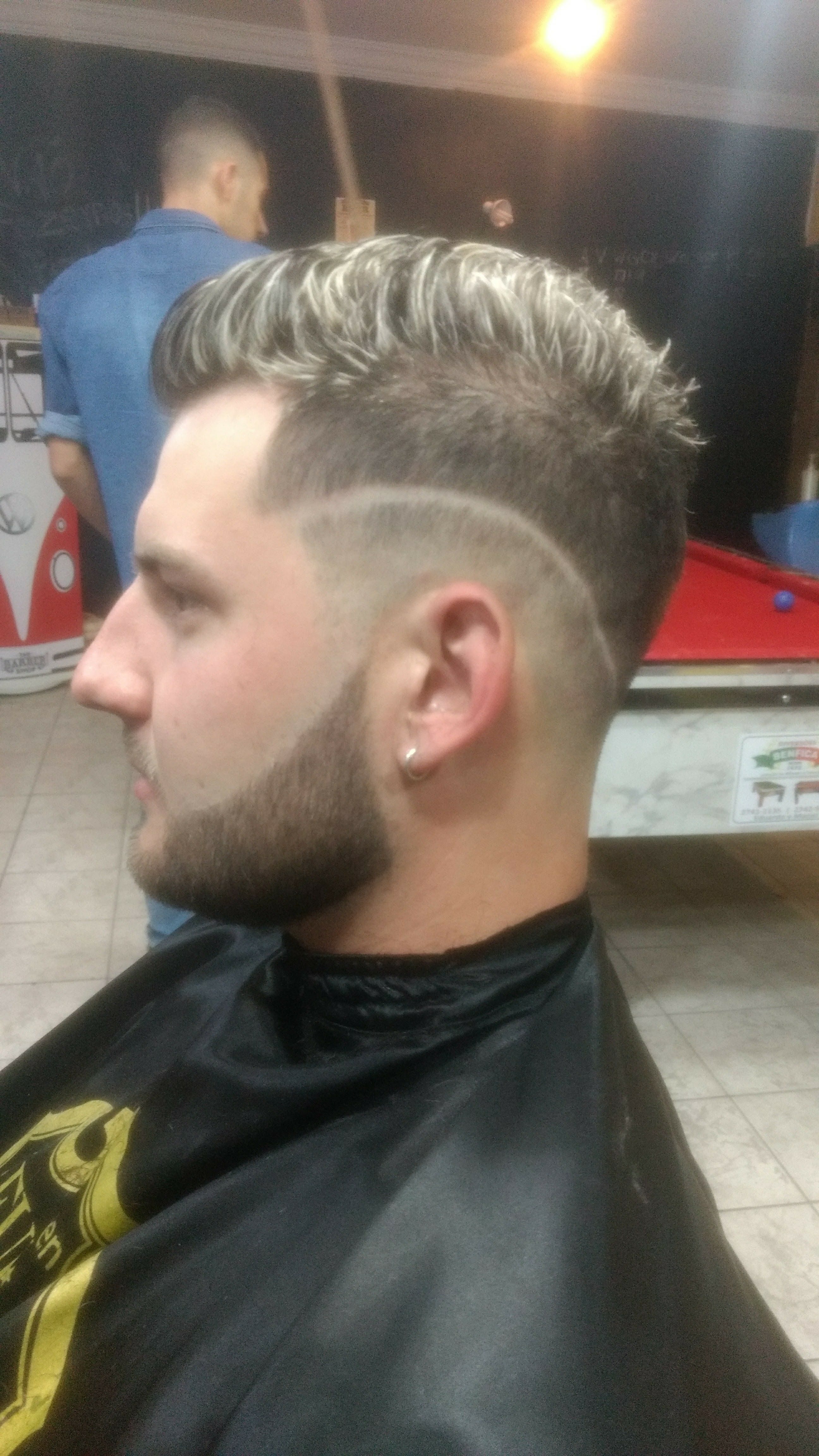 Corte + barba + reflexos. cabelo barbeiro(a) cabeleireiro(a) barbeiro(a) barbeiro(a) barbeiro(a) barbeiro(a) barbeiro(a) barbeiro(a) barbeiro(a) cabeleireiro(a) barbeiro(a) barbeiro(a)