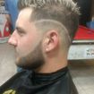 Corte + barba + reflexos.
