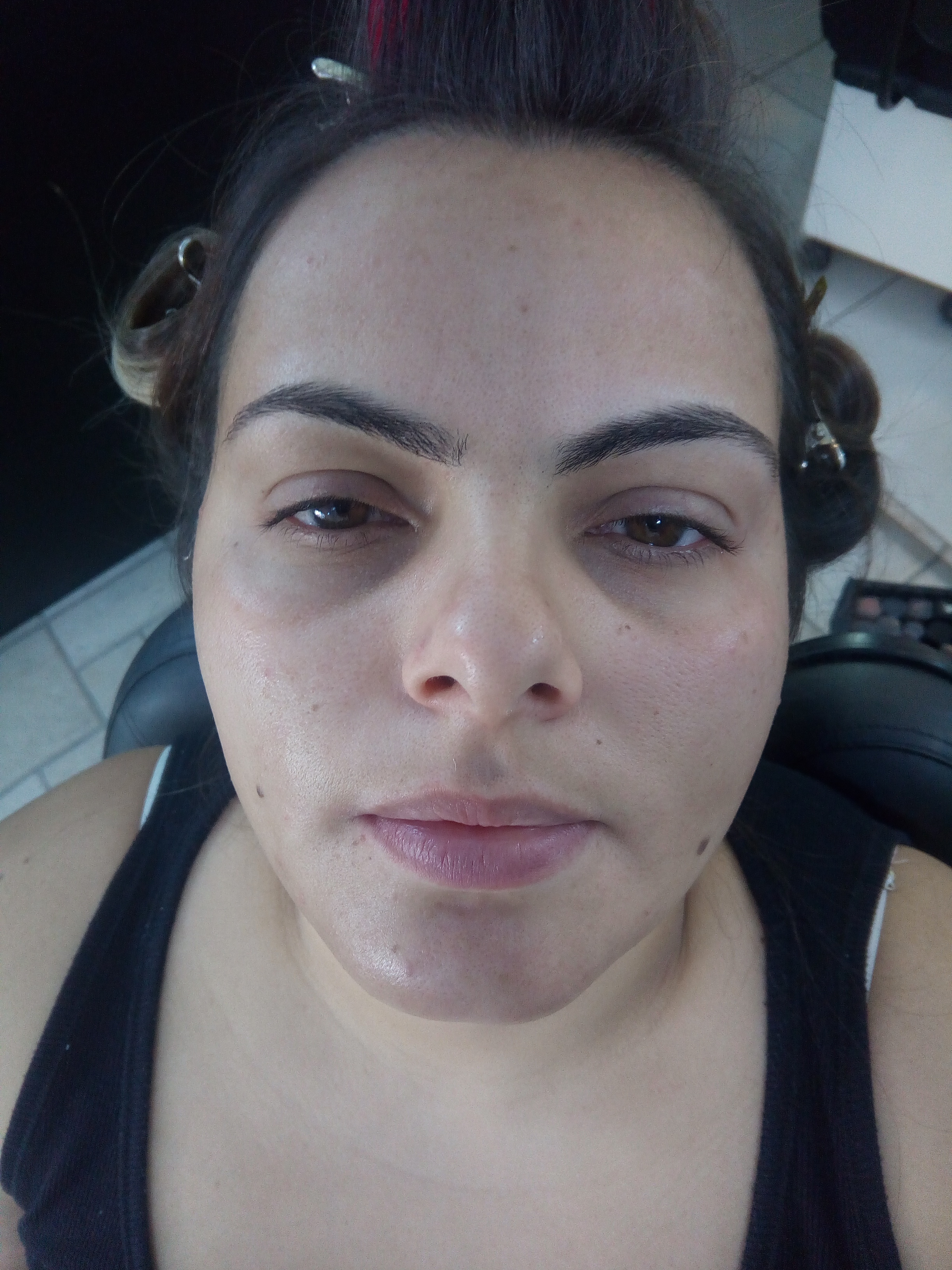 Pele limpa - sendo preparada pra receber a make cabeleireiro(a) maquiador(a)
