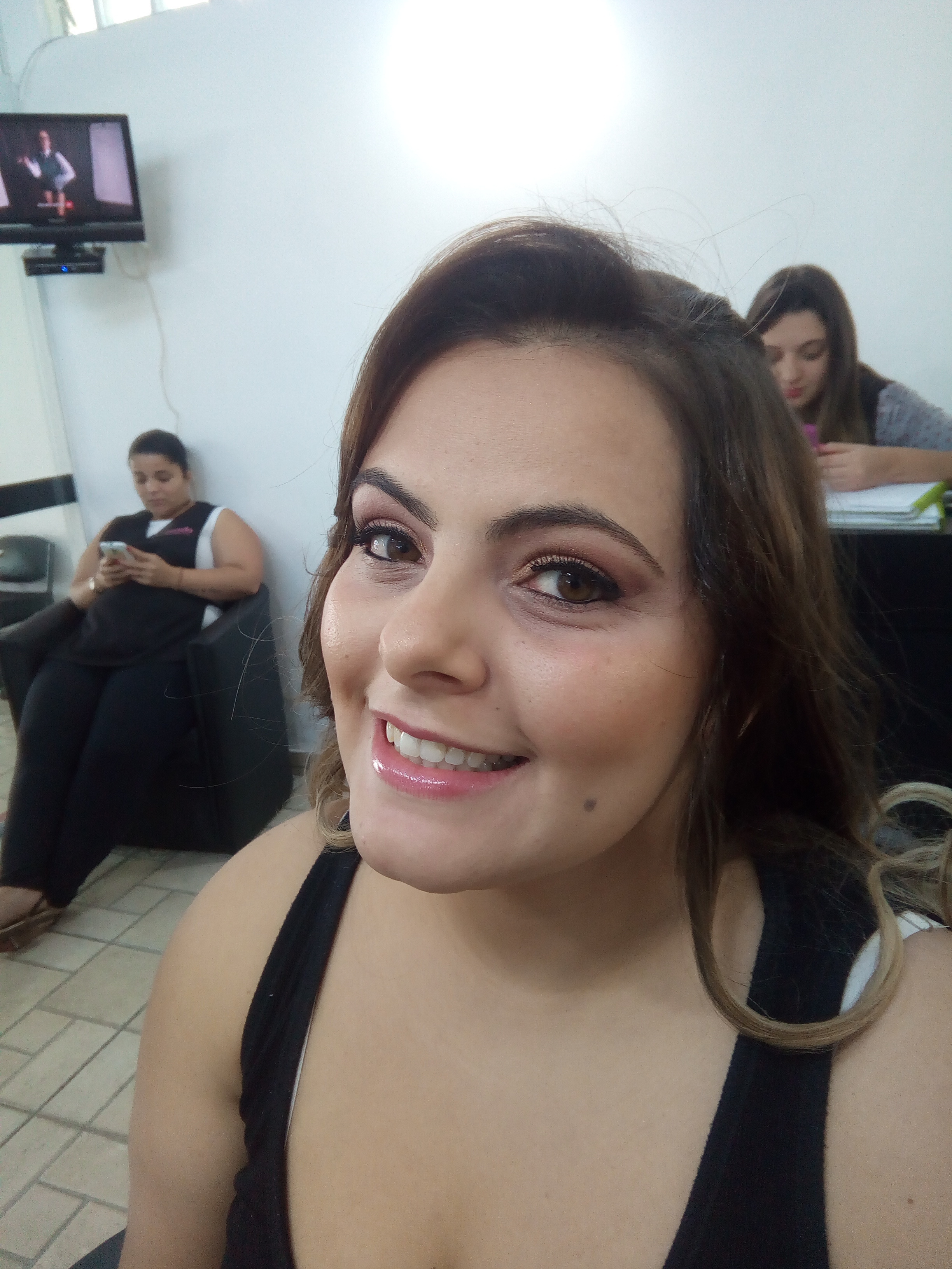 Make finalizada maquiagem cabeleireiro(a) maquiador(a)