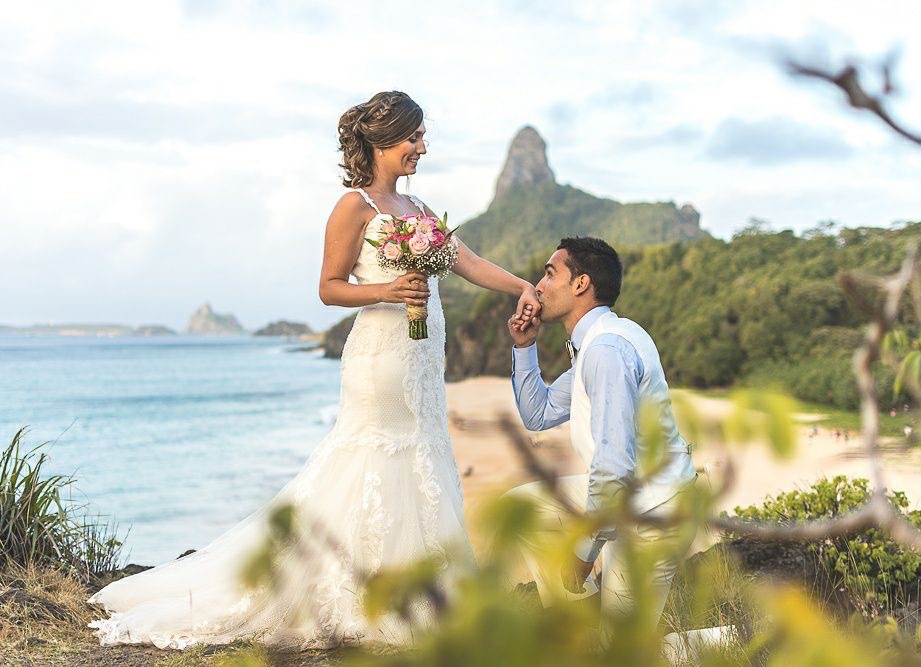 Belíssima no paraíso. Casamento em Fernando de Noronha. Make e Hair  maquiagem maquiador(a) cabeleireiro(a)