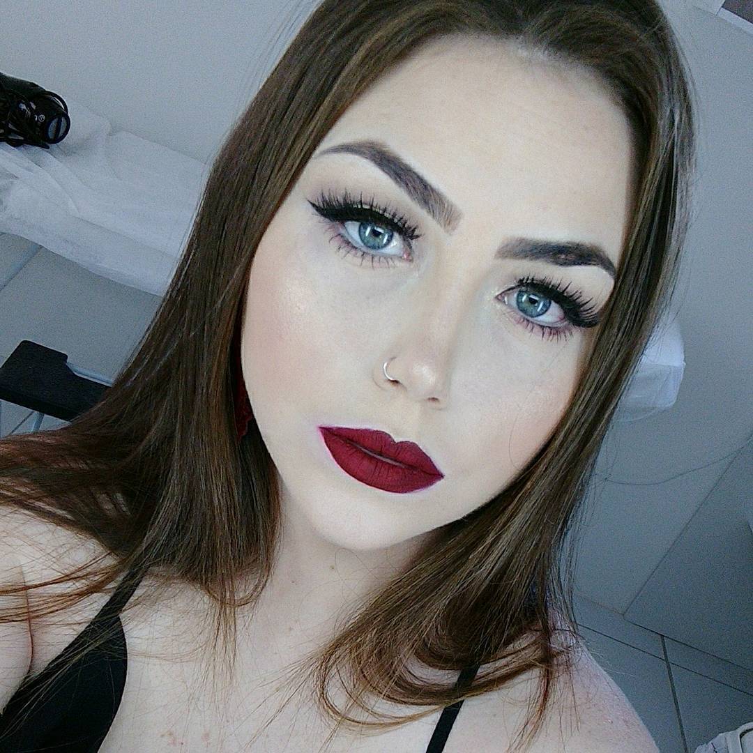 Boca tudo, olho nada! #make #bocavermelha #redmouth #labios #beleza #girlpower maquiagem designer de sobrancelhas maquiador(a)