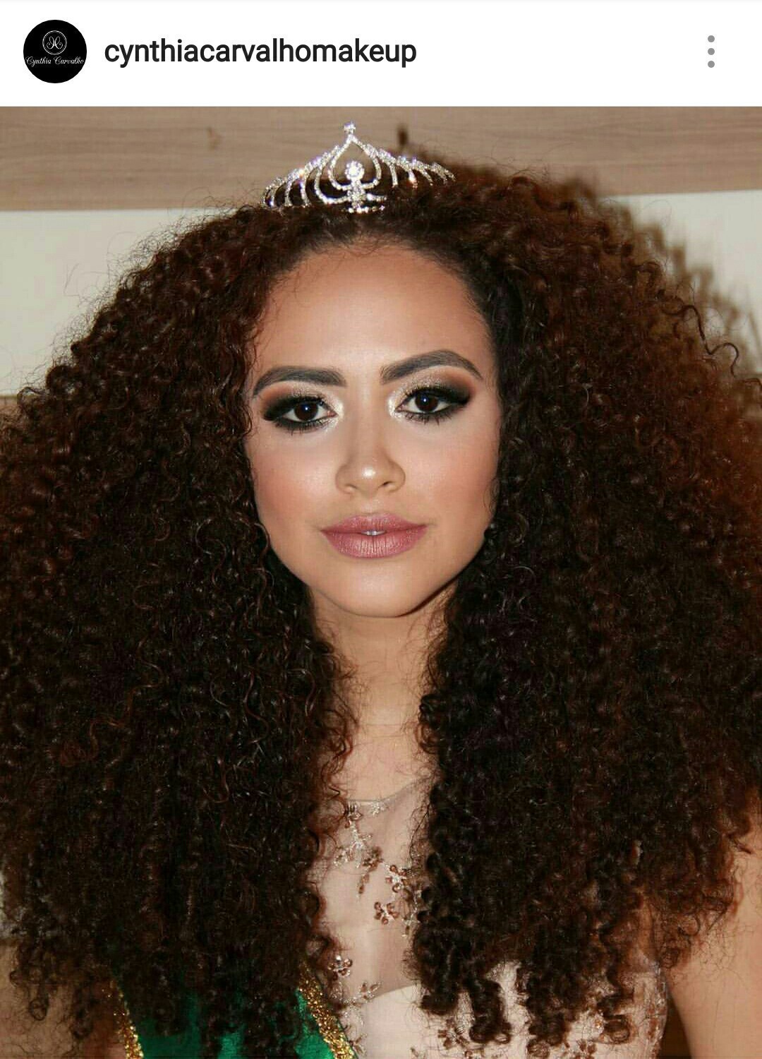 Aquele olho esfumado que toda mulher ama. Ideal para madrinhas, para formanda ou qualquer outra festa.  maquiagem maquiador(a)