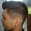 Corte undercut, disfarçado pente 1 e 2, com um risco na navalha, penteado escovado, e pomada para finalizar.