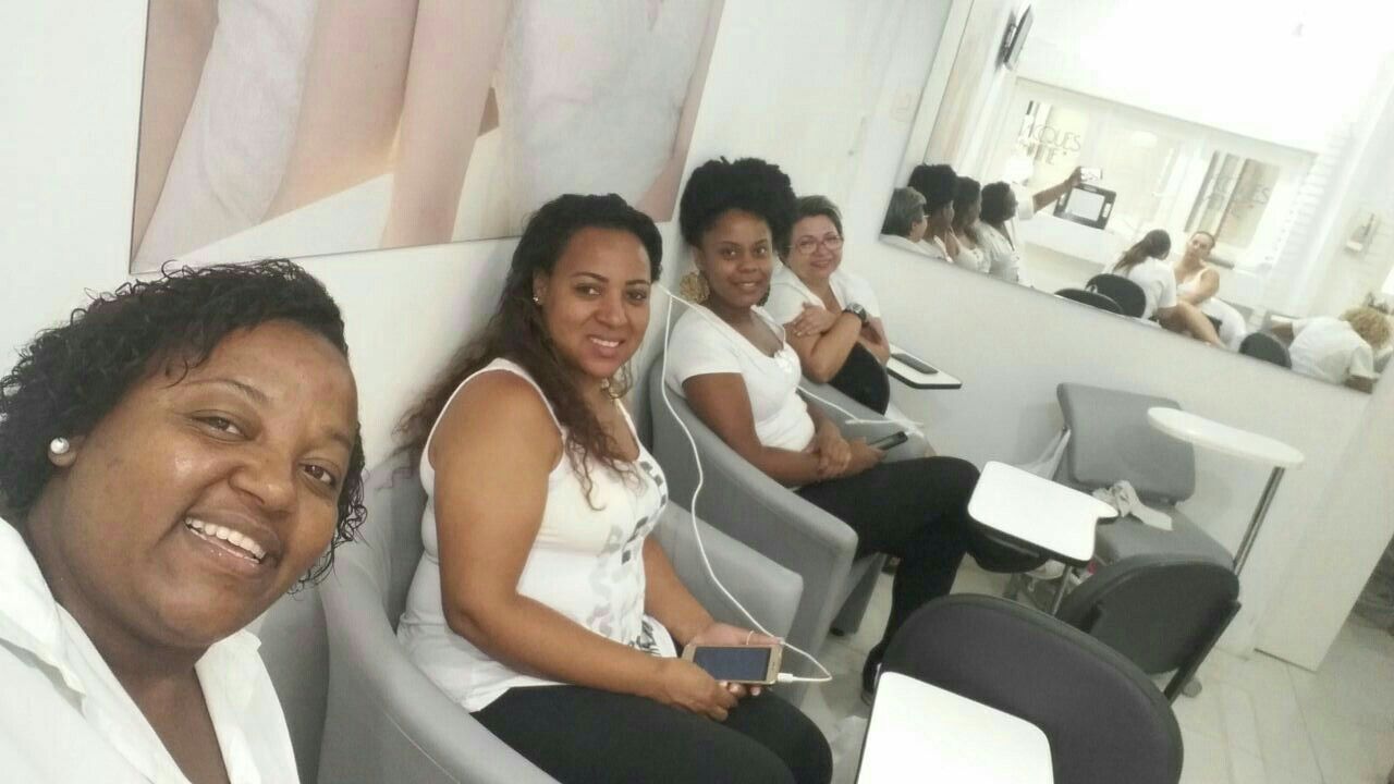 Manicures Jacques Janine unha designer de sobrancelhas