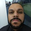Barba feita na navalha e toalha quente.