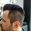 Corte pompadour, disfarçado no pente 4 e 3, com penteado escovado, pomada e spray pra finalizar.