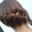 Trança embutida. Um penteado despojado, para uma apresentaçao de Karatê.