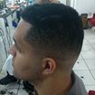 Corte degradê navalhado em vista lateral.