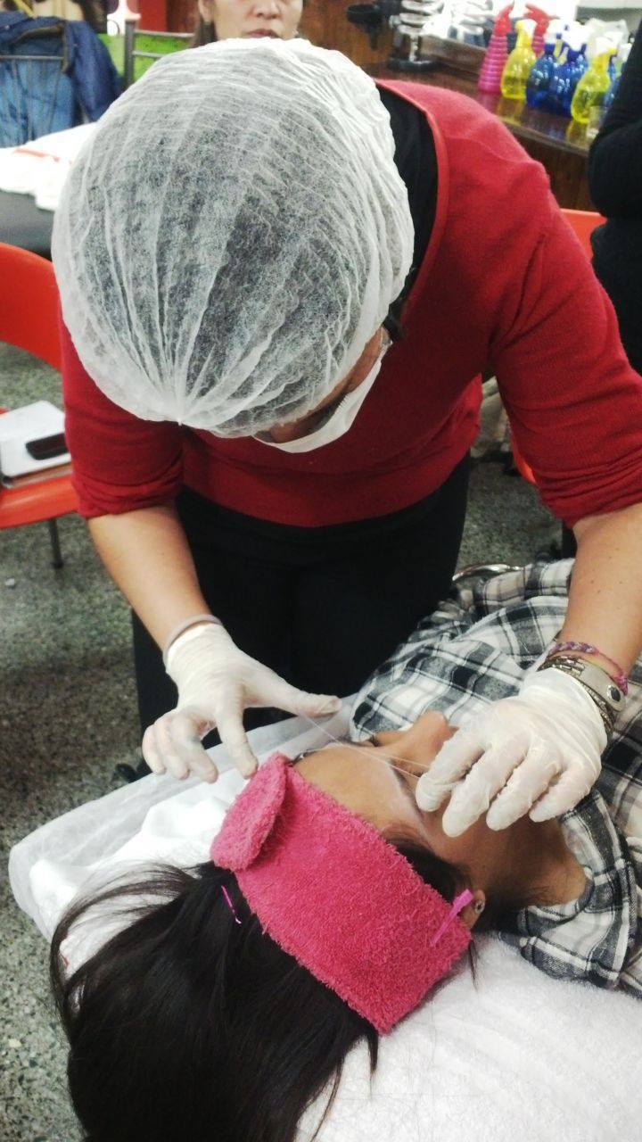 Depilação a linha outros maquiador(a) micropigmentador(a) cabeleireiro(a) designer de sobrancelhas vendedor(a) stylist / visagista docente / professor(a)