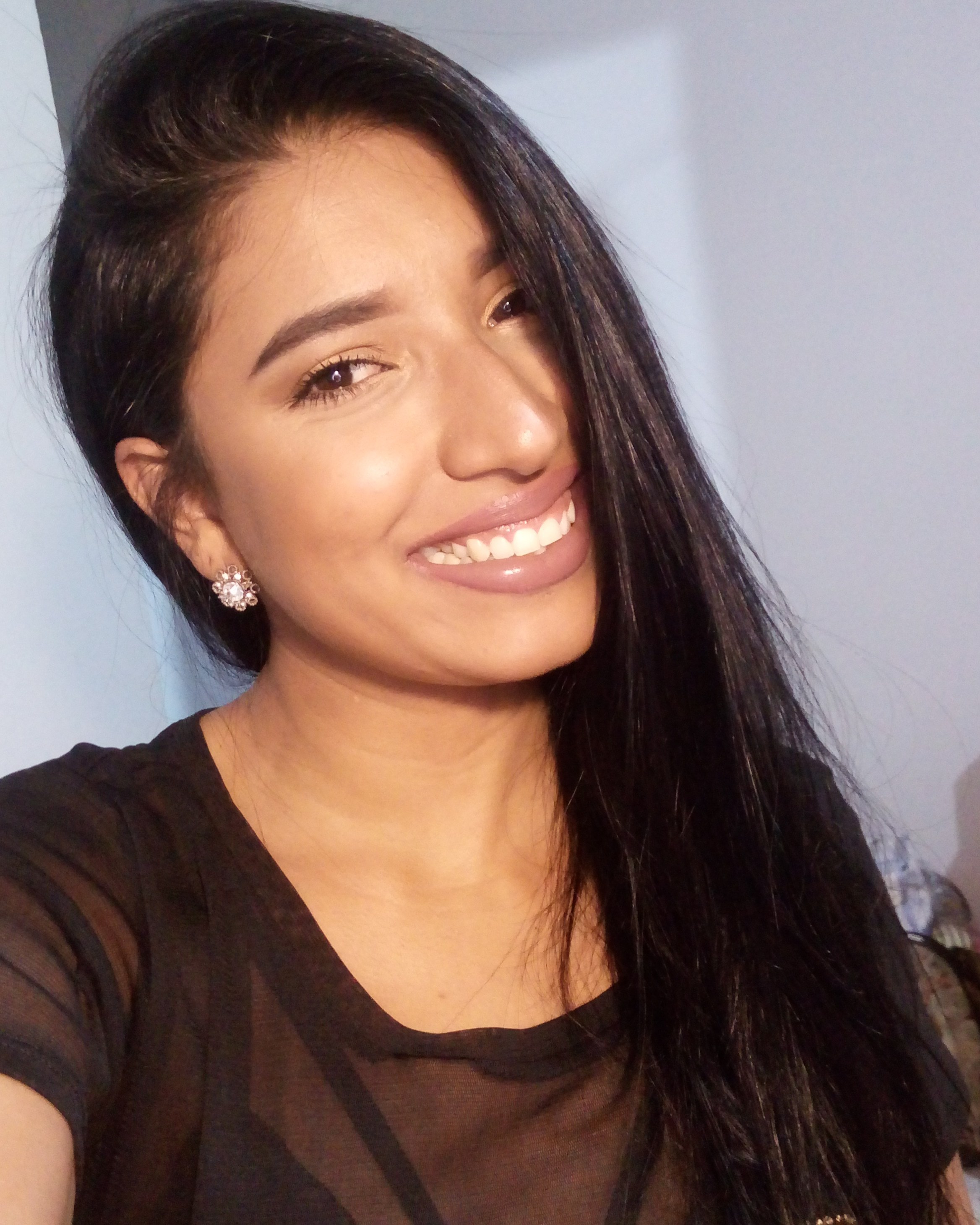 Aquela make nude 
#amooo maquiador(a)