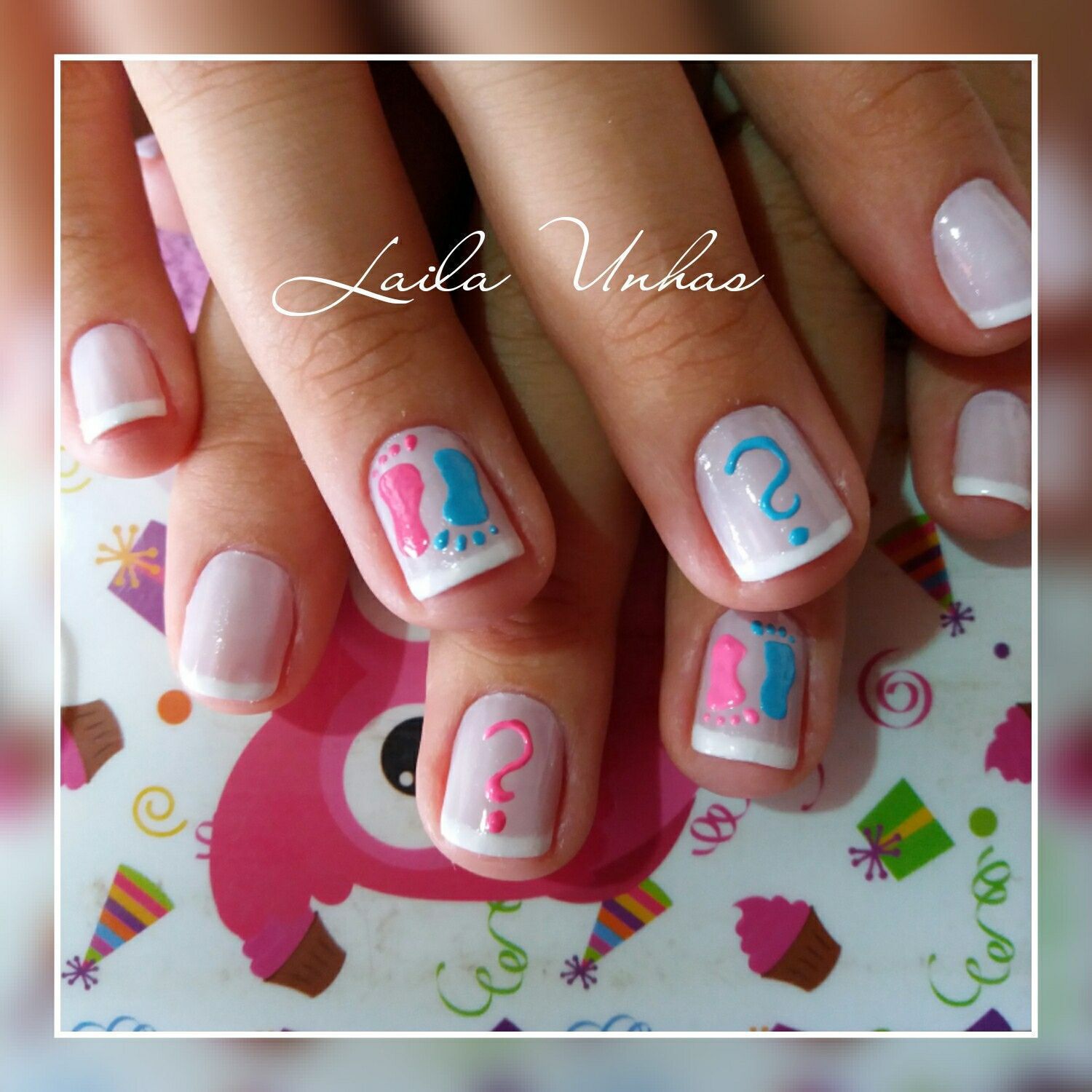 Desenho a mão livre.
Chá revelação. unha cabeleireiro(a) manicure e pedicure