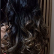 Cabelo com escova e babyliss.