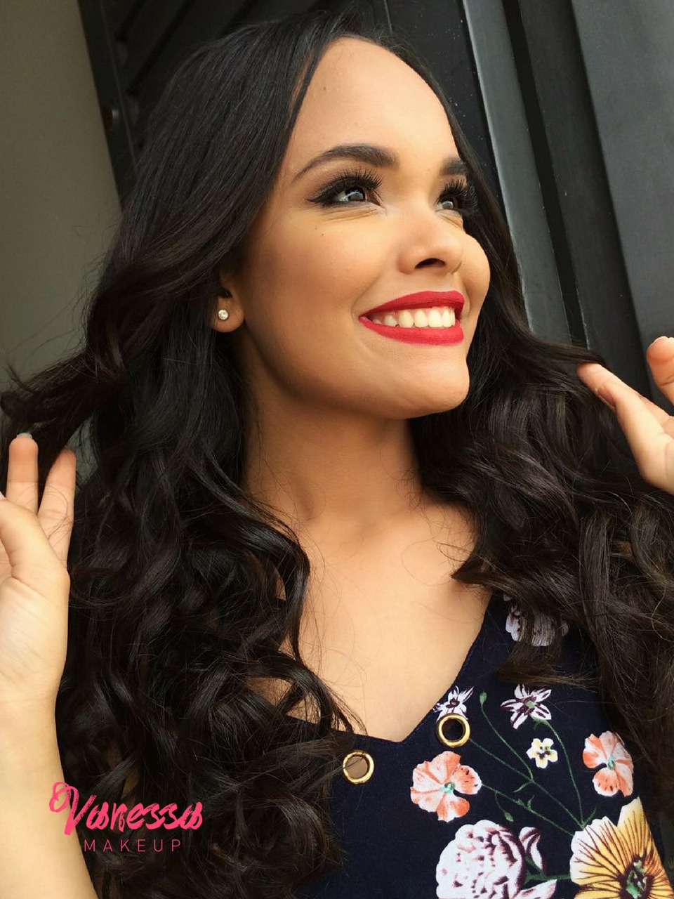 Escova com babyliss. cabelo maquiador(a)