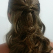 Penteado cabelo médio.