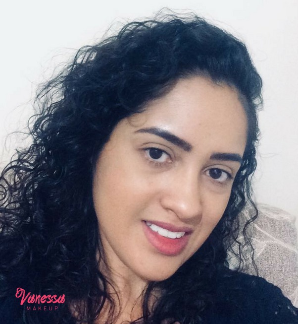 Design de sobrancelhas com henna. estética maquiador(a)