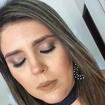 Maquiagem clássica.