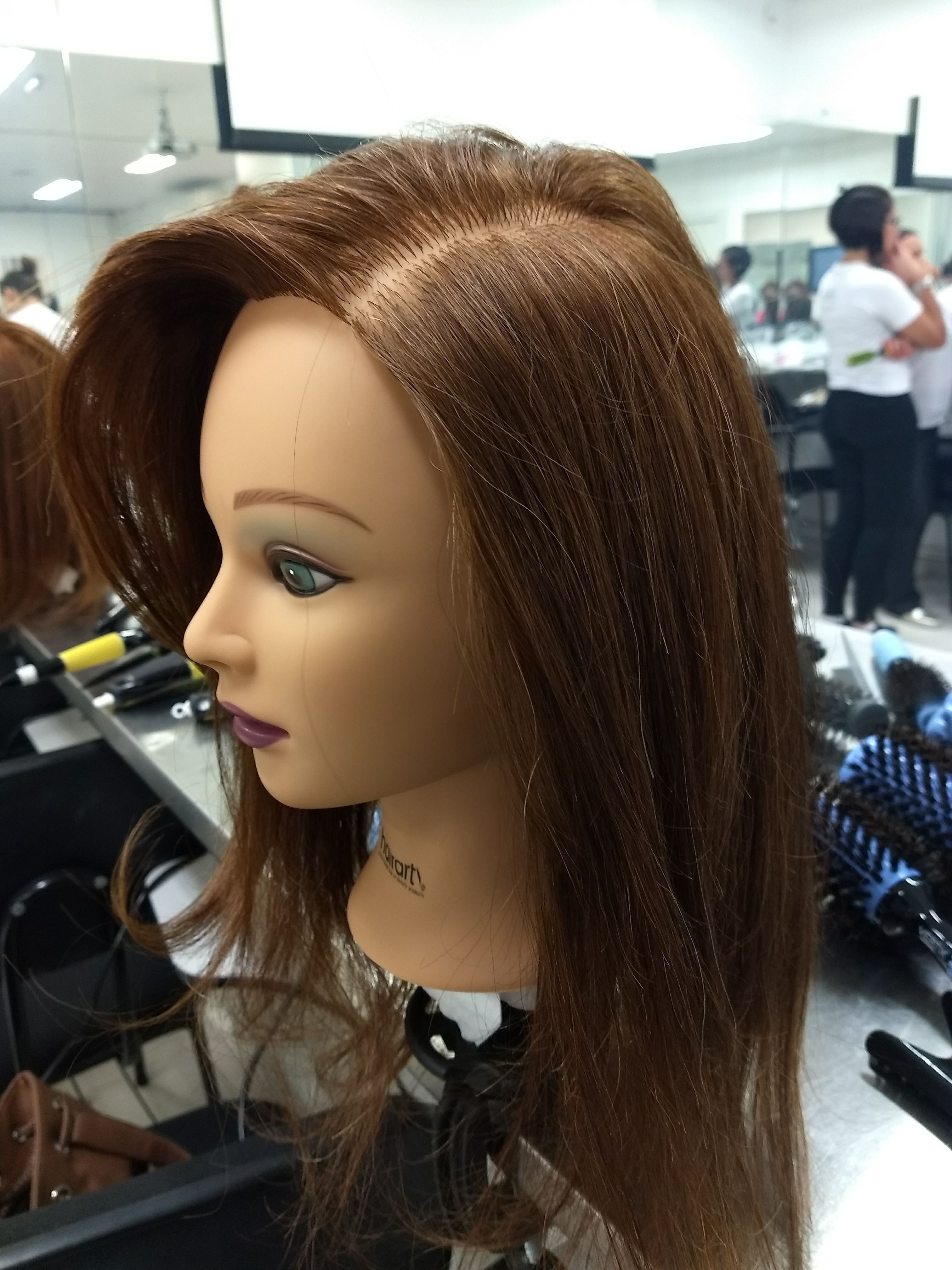 Escova lisa a 45° com leve volume no topo cabelo auxiliar cabeleireiro(a) auxiliar cabeleireiro(a)