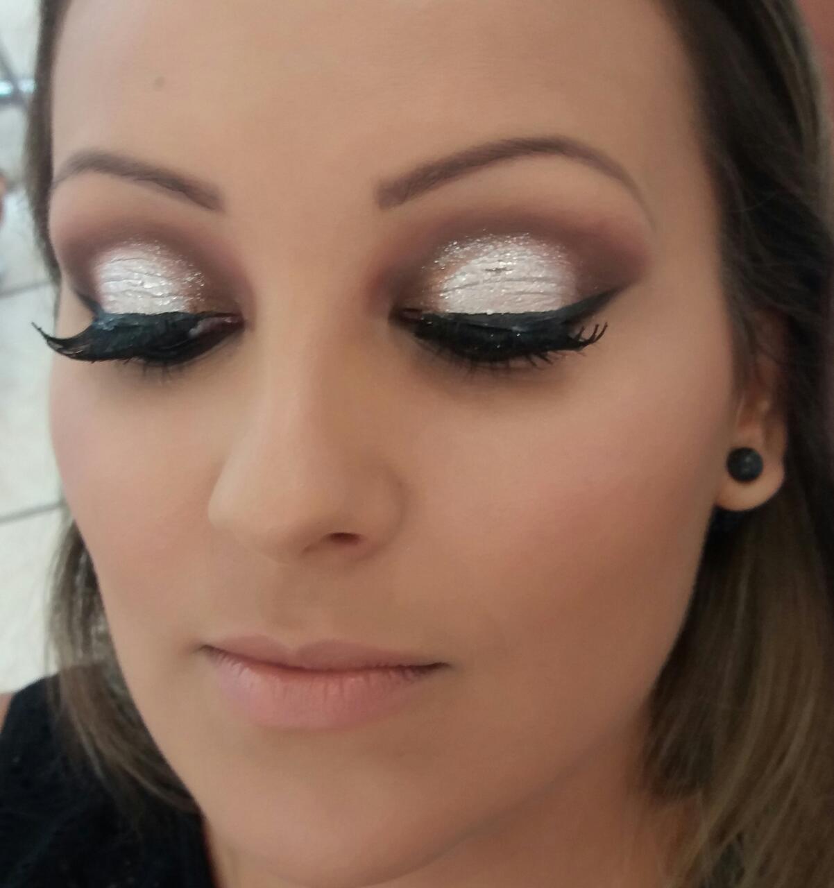 Maquiagem pálpebra-luz, com cílios postiços. Ideal para noite! maquiagem 