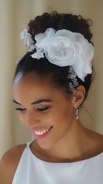 Portfólio Noivas
Modelo Tamara Branco
Foto Izabel Deodato
Beleza assinada por mim

#mua #makeupartist #maquiadora #makeup #noiva #bride #photoshoot #maquiagem #bridalmakeup #noiva2019 #noiva2020 #makeupbr #acessorios #redlips #blonde #model #casamento #editorial #beauty #maquiagembrasil #cerimonia #cerimonial #saopaulo #sp maquiagem maquiador(a)