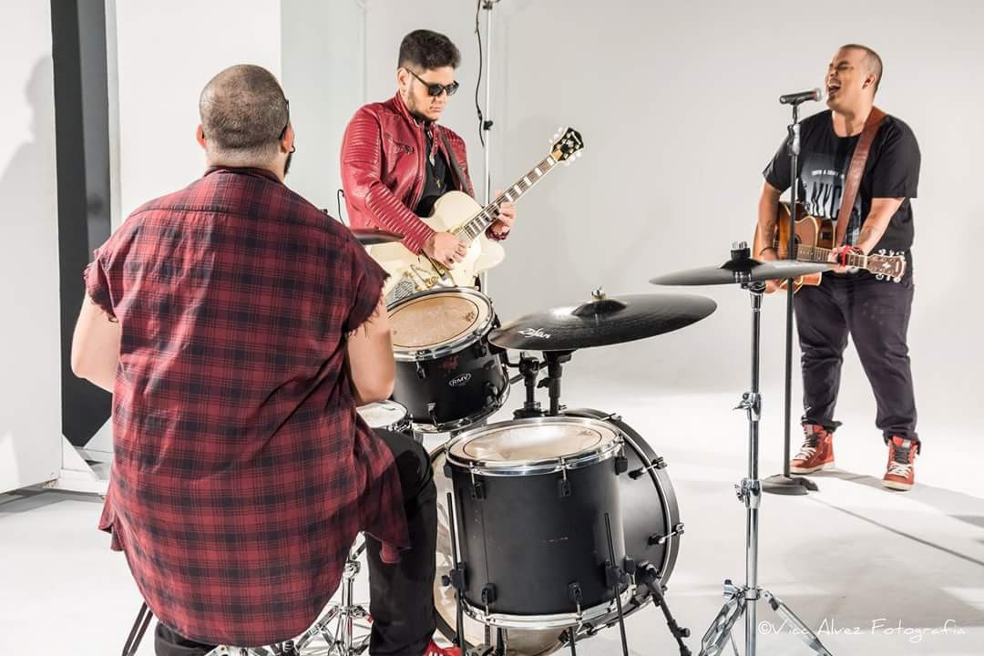 Ensaio Fotográfico para o Clipe da Banda Lemak
Foto Vicc Alvez
Beleza assinada por mim

#manmakeup #menmakeup #lemak #viccalvezfotografia #mua #makeupartist #makeupartistbr #maquiadora #maquiagem #maquiagemx #maquiagembrasil #beauty #beleza #universodamaquiagem #tblogs #urbandecay #kryolan #smashbox #mufe #vult #mac #guerlain #benefit #makeup #catherinehill maquiagem maquiador(a)