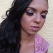 Maquiagem elaborada e Penteado.
