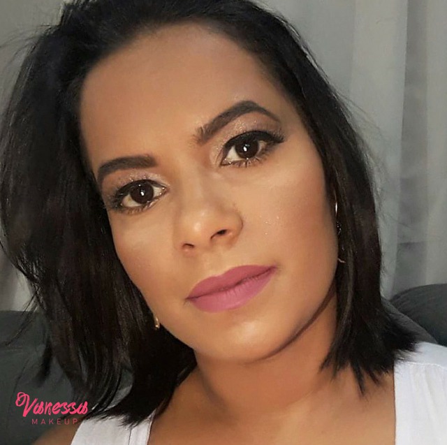 Maquiagem clássica. maquiagem maquiador(a)