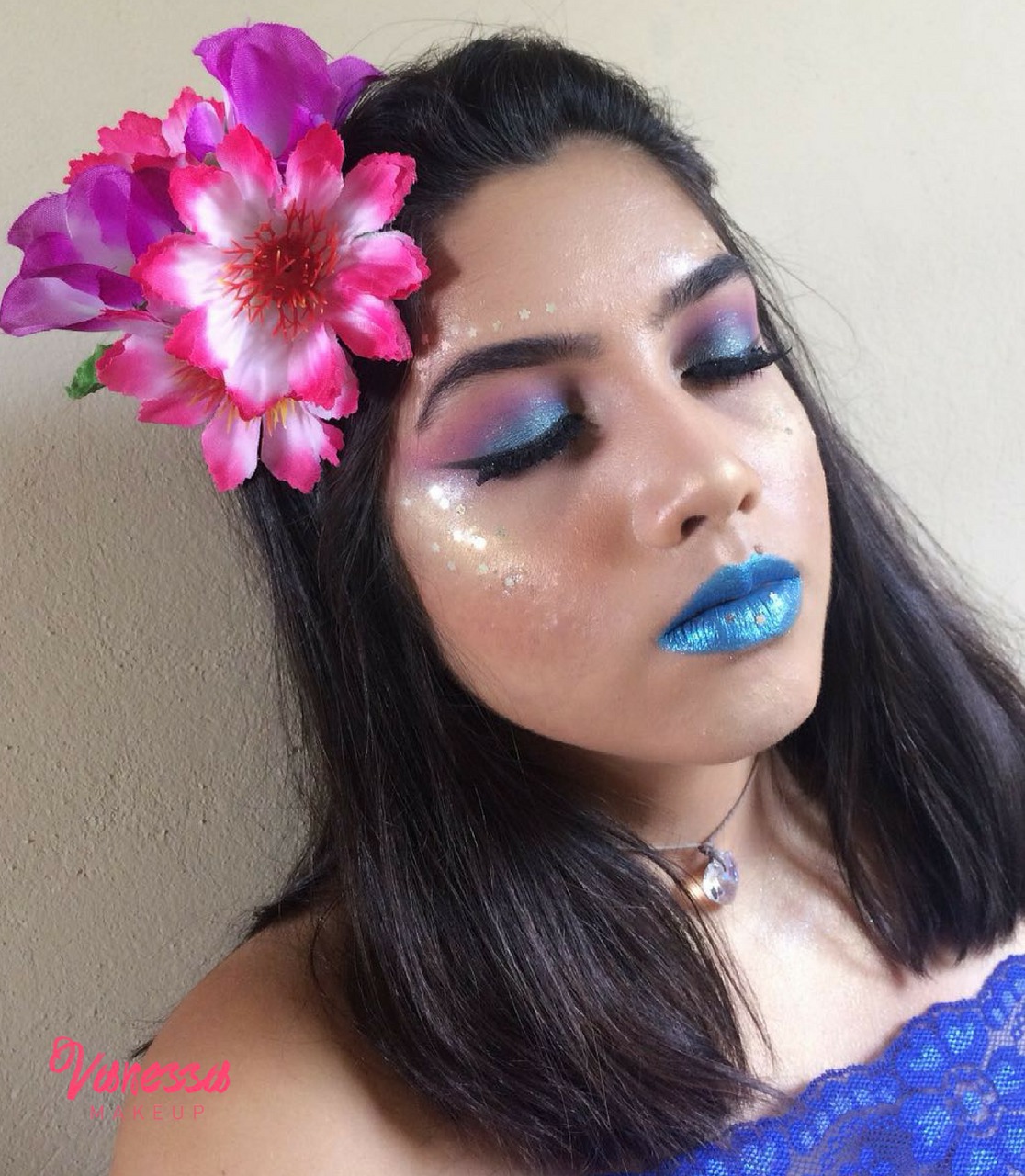 Maquiagem artística de carnaval.  maquiagem maquiador(a)