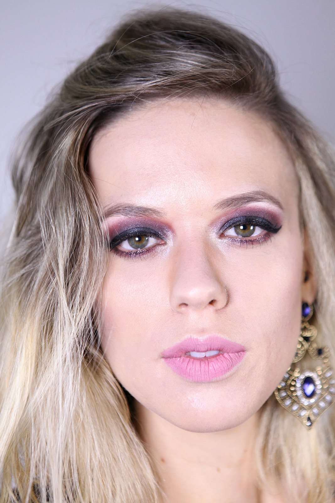 Cantora Paloma Carvalho - Foto Book maquiagem maquiador(a)