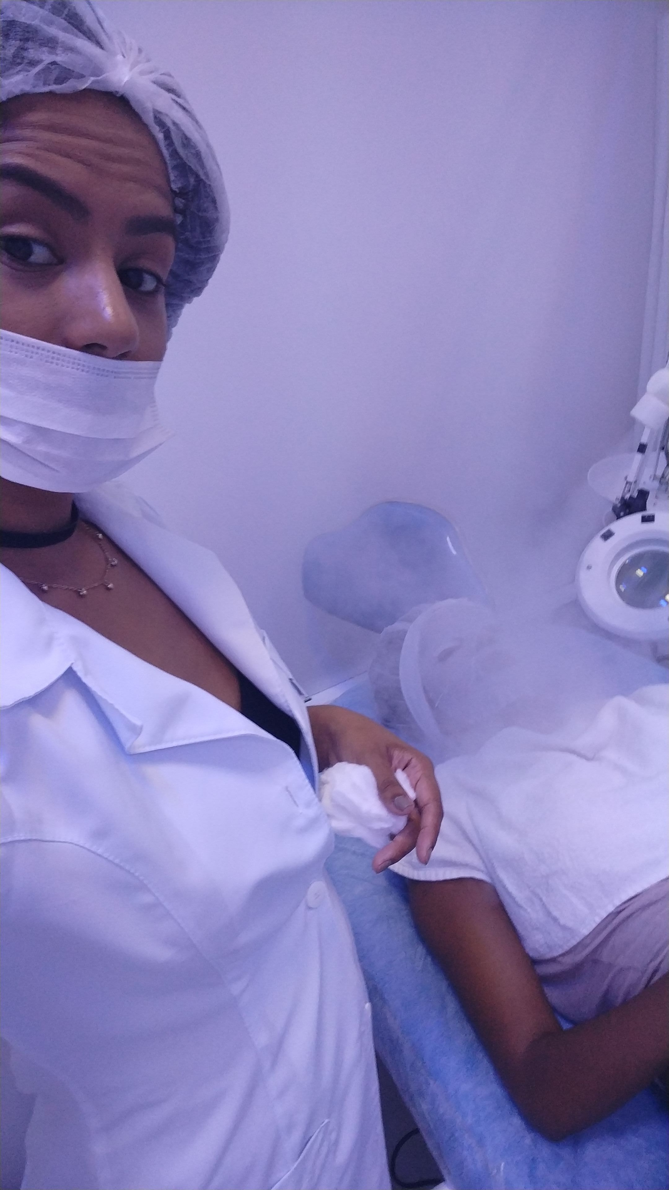Limpeza de Pele - tem como objetivo a remoção de impurezas desobstruindo os poros e consequentemente melhorar a capacidade de absorção e oxigenação da pele. estética esteticista assistente esteticista designer de sobrancelhas