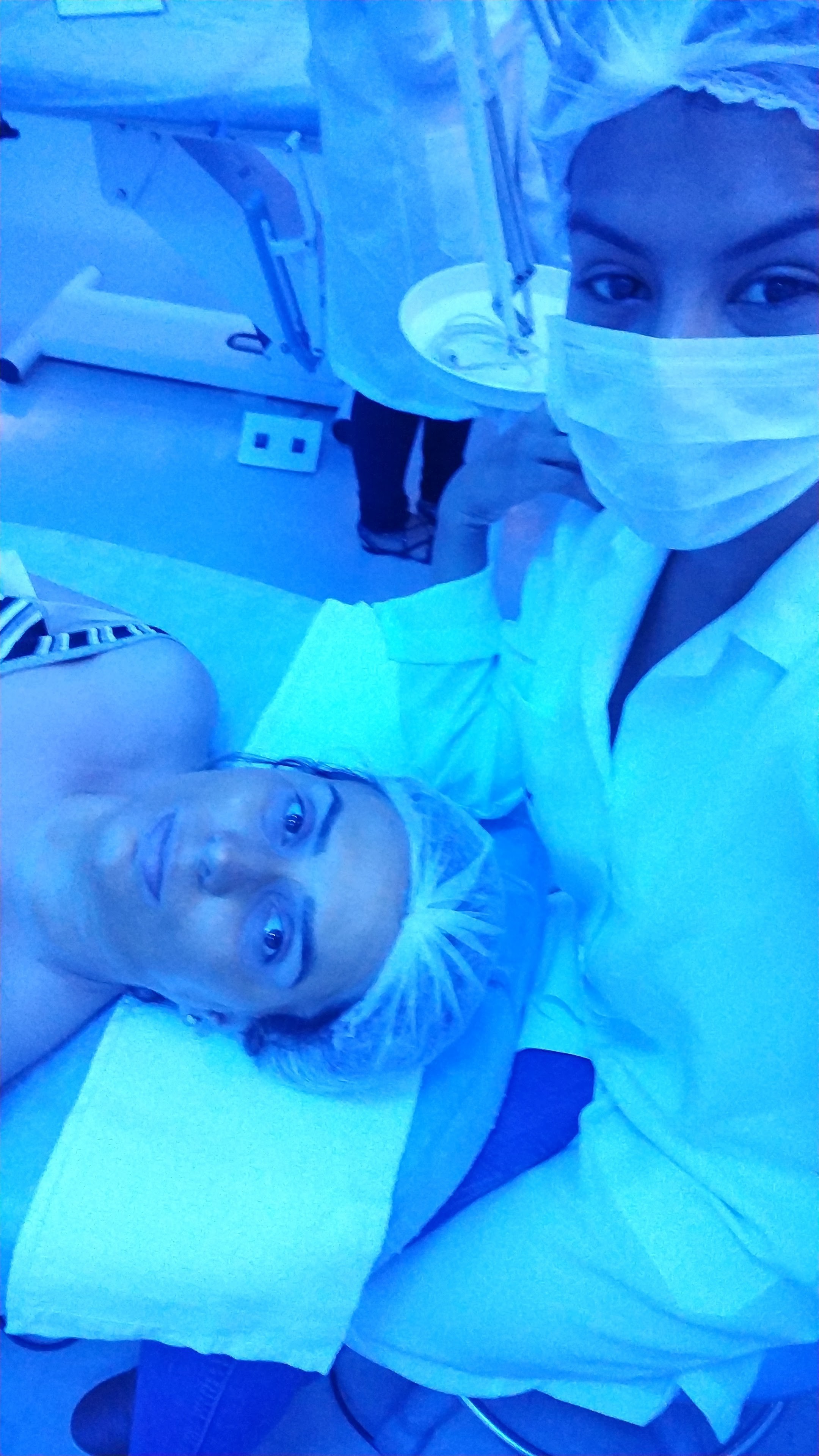 Revitalização facial - finalizada com máscara de ouro. Nutrindo a pele. estética esteticista assistente esteticista designer de sobrancelhas