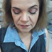 Maravilhosa pele madura, nos olhos a técnica de pálpebra luz e a boca rosa-nude,
