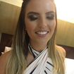 Maquiagem elaborada e Penteado.