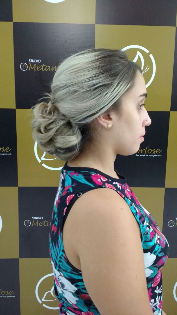 Coque grego com um ar clássico para combinar com o evento  #penteadotop cabelo cabeleireiro(a)