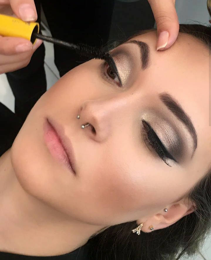 Maquiagem #makeup #maquiagem #makeupartistic #noiva #bride #madrinha #formanda #casamento  maquiagem maquiador(a) designer de sobrancelhas micropigmentador(a)