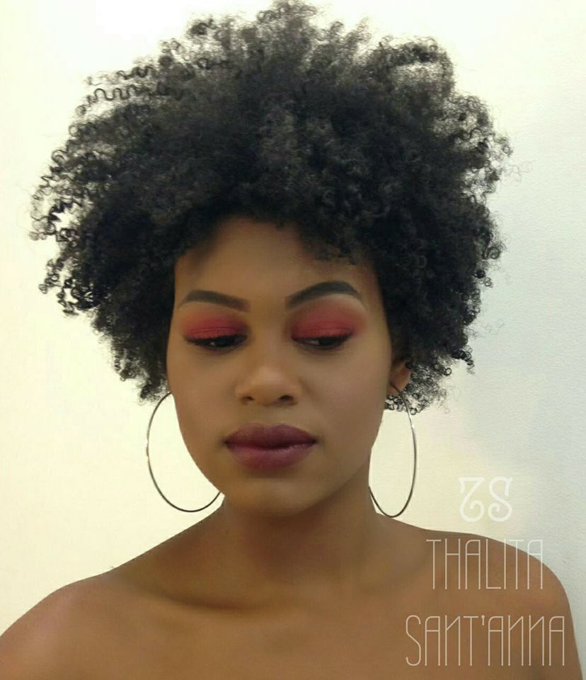 Ouse! sombra vermelha, porque não? #makeup #makeupartist #maquiagem #pelenegra #sombracolorida #black #blackgirl maquiagem maquiador(a)