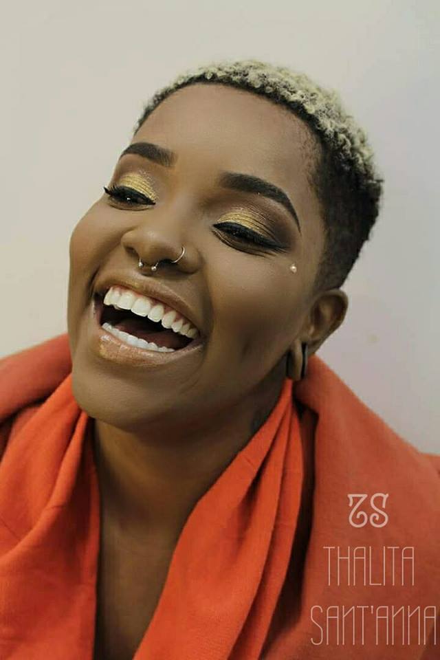 Um sorriso negro!  cabelo maquiador(a)