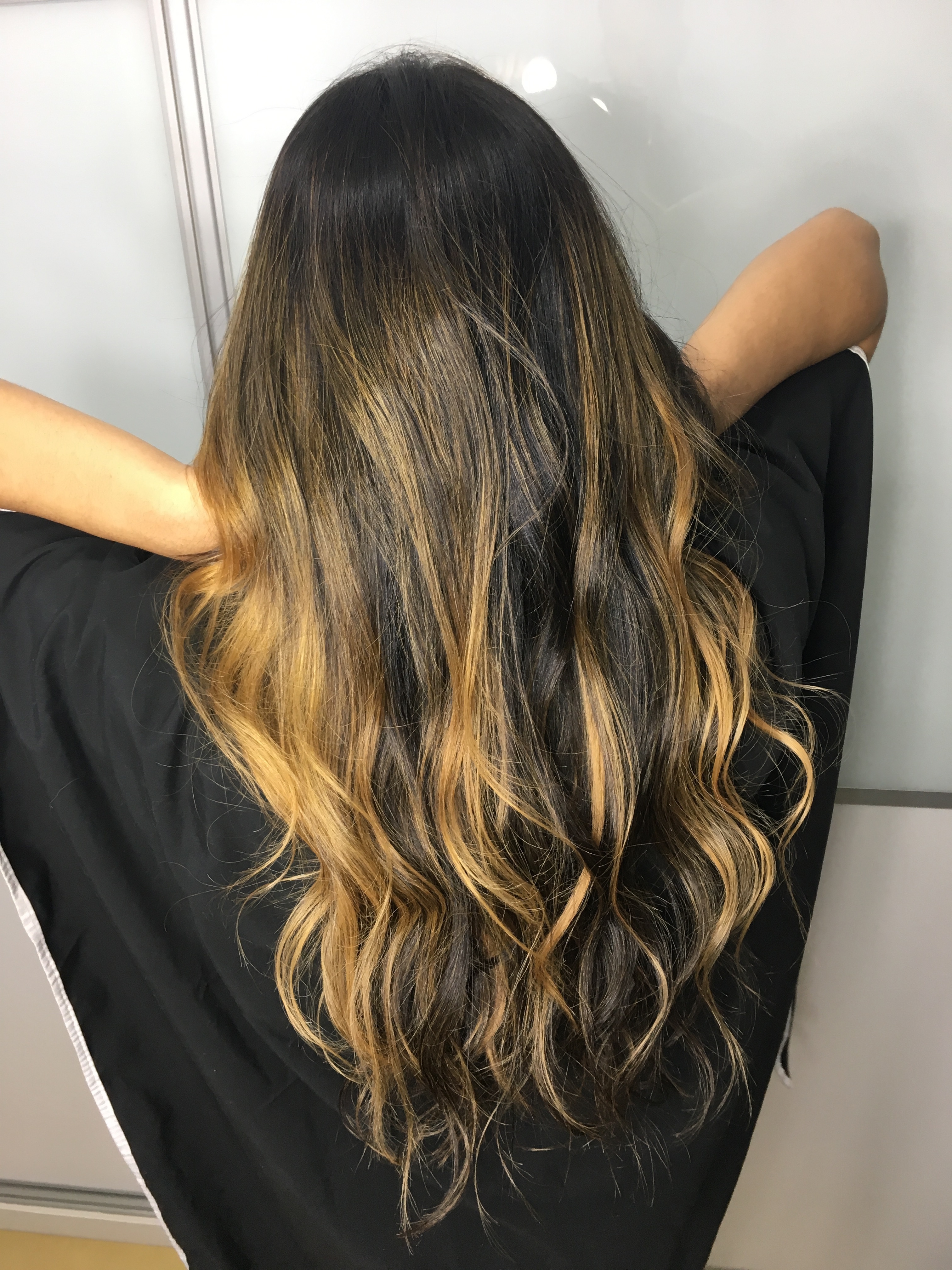 Morena iluminada  cabelo cabeleireiro(a) auxiliar cabeleireiro(a) barbeiro(a) designer de sobrancelhas maquiador(a)