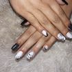 Unha natural com banho de gel .