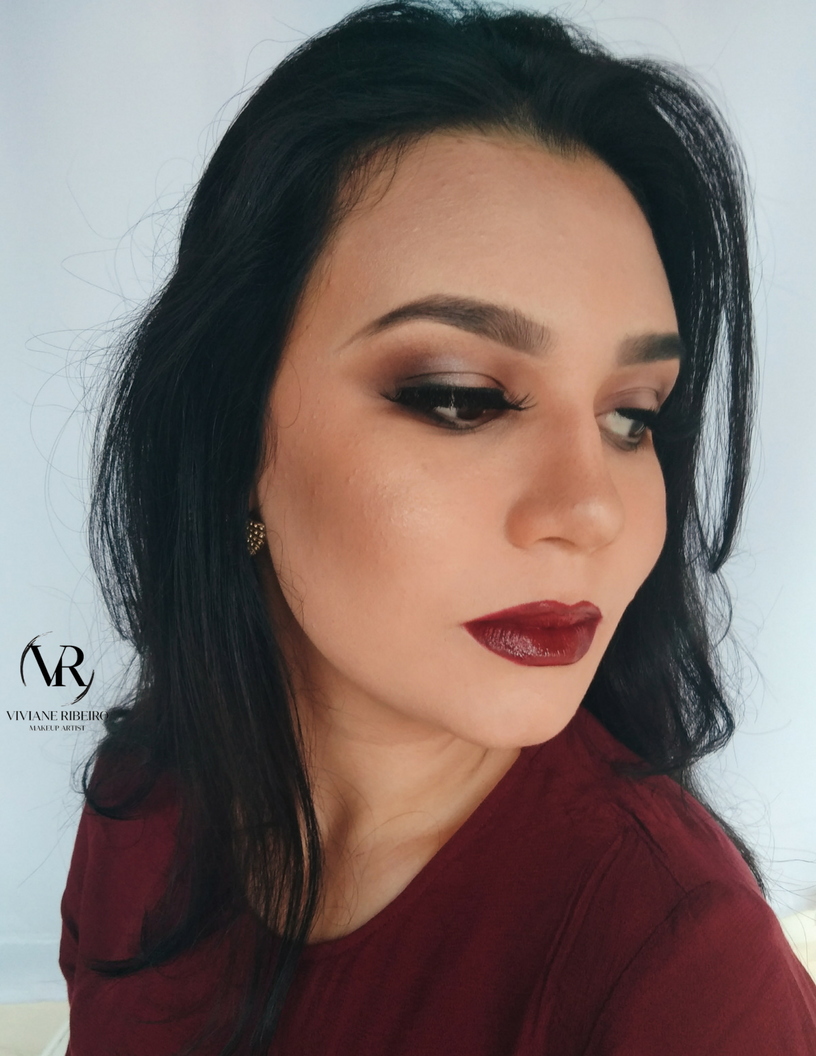 Apaixonada!! @vivianeribeiromakeup
Modelo: Aline Galdino
#makeup #loucaspormaquiagem #revlon #catharinehill #maccosmetics 😍😍 maquiagem maquiador(a)