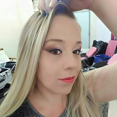 Penteado e maquiagem freelancer ou a domicílio
# penteado #maquiadora #madrinha #debutante #noiva #Cabeleireira #cabelofreelancer #beleza maquiagem cabeleireiro(a) maquiador(a)